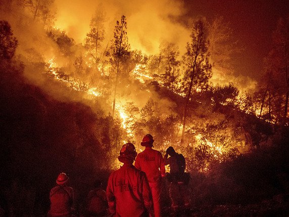 "Transformation majeure" des écosystèmes de la Terre: Les experts illustrent leur propos notamment avec les incendies de grande envergure qui détruisent de vastes superficies de forêts dans le sud-ouest des Etats-Unis. © KEYSTONE/FR34727 AP/NOAH BERGER