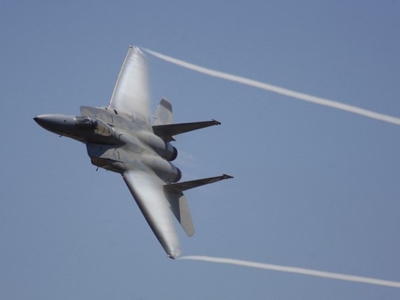Le bombardement aurait été mené le 8 septembre à Hajin par deux F-15 américains (archives). © KEYSTONE/AP/JACK RENDULICH