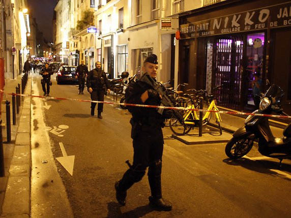 La police a arrêté un suspect après une attaque au couteau à Paris (archives). © KEYSTONE/AP/THIBAULT CAMUS