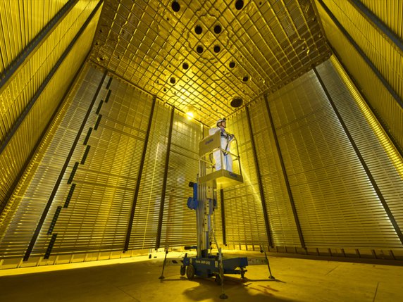 Le détecteur de neutrinos ProtoDUNE au CERN a la taille d'une maison de trois étages. © CERN