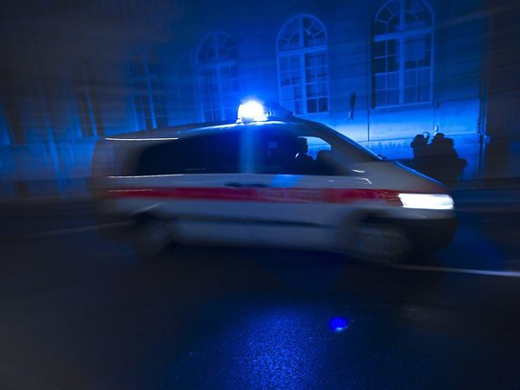 Les agents de la police bernoise ont trouvé une personne grièvement blessée qui n'a pas survécu (photo symbolique). © KEYSTONE/ALESSANDRO DELLA VALLE