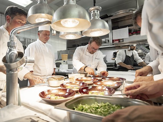 Lancée par des passionnés du goût, soutenue par des chefs cuisiniers du territoire, rejointe par des producteurs authentiques du pays, la Semaine goût est le plus grand événement gourmand de partage de la nourriture (archives). © KEYSTONE/TI-PRESS/PABLO GIANINAZZI