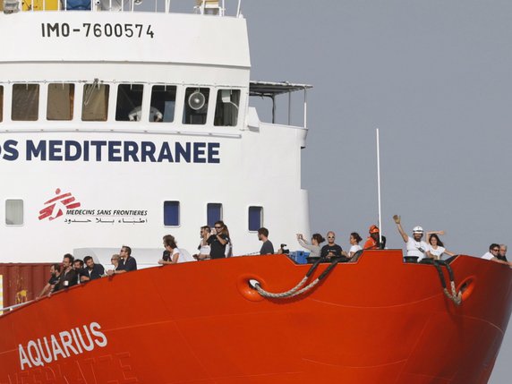 L'Aquarius a demandé de pouvoir débarquer les 58 migrants secourus à son bord à Marseille (archives). © KEYSTONE/EPA/GUILLAUME HORCAJUELO