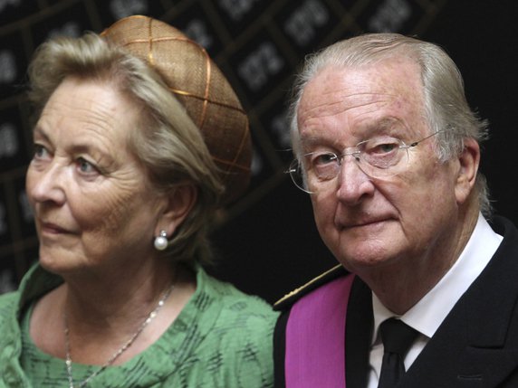 La reine Paola au côté de son mari, le roi Albert II, qui a régné de 1993 à 2013, date à laquelle il a abdiqué en faveur de son fils aîné Philippe (archives). © KEYSTONE/AP/Yves Logghe