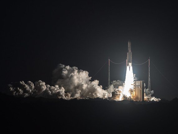 D'ici sa retraite définitive en 2023, Ariane 5 devrait être lancée encore un peu moins d'une vingtaine de fois et probablement dépasser les 116 vols d'Ariane 4 (archives). © KEYSTONE/EPA CNES/CSG/CNES/CSG/ARIANESPACE/ S MARTIN HANDOUT
