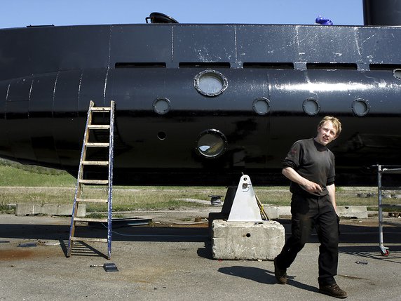 Peter Madsen en 2008 devant son sous-marin (archives). © KEYSTONE/AP Ritzau Foto/NIELS HOUGAARD