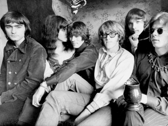 Le groupe californien Jefferson Airplane a acquis une réputation mondiale en se produisant en 1969 au mythique festival de Woodstock, puis à celui d'Altamont organisé par les Rolling Stones. Sur la photo, Marty Balin est tout à gauche (archives). © KEYSTONE/AP