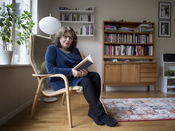 La poétesse Jila Mossaed, élue à l'académie suédoise, écrit aussi bien en suédois qu'en persan (archives). © KEYSTONE/EPA TT NEWS AGENCY/BJORN LARSSON ROSVALL