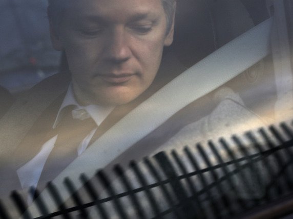 Julien Assange, 47 ans, a trouvé asile en juin 2012 dans l'ambassade d'Équateur à Londres pour échapper à une extradition vers la Suède (archives). © KEYSTONE/AP/SANG TAN