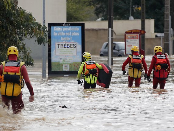 Au moins sept personnes ont été tuées dans la nuit de dimanche à lundi à la suite de pluies violentes et de graves inondations dans l'Aude. © KEYSTONE/EPA/GUILLAUME HORCAJUELO