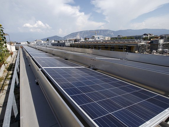 Les Prix solaires suisses récompensent notamment des bâtiments qui produisent de l'énergie (archives). © KEYSTONE/SALVATORE DI NOLFI