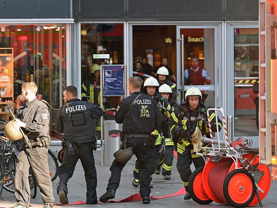 La police a annoncé la fin d'une prise d'otage à Cologne. © KEYSTONE/EPA/SASCHA STEINBACH
