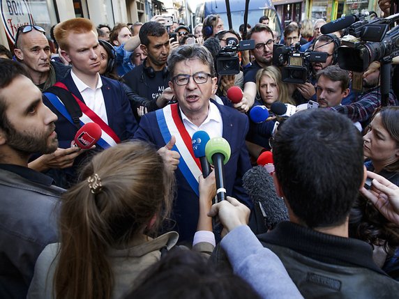 La France insoumise et son leader Jean-Luc Mélenchon ont été perquisitionnés mardi matin. © KEYSTONE/EPA/CHRISTOPHE PETIT TESSON