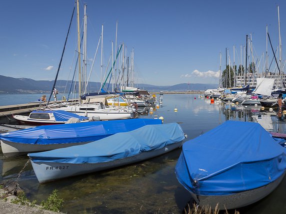 Fort d'environ 700 places, le port d'Estavayer-le-Lac (FR) est le dernier du lac de Neuchâtel encore en mains privées (archives). © KEYSTONE/CYRIL ZINGARO