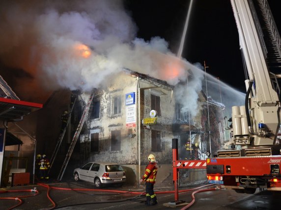 L'incendie qui a ravagé le restaurant Sonne le 7 octobre à Oberriet (SG) est d'origine criminelle. © Police cantonale SG