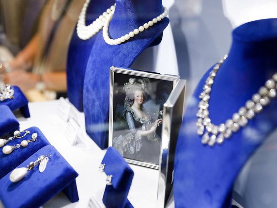 La collection de bijoux qu'a portés la reine Marie-Antoinette sera mise à l'encan le 14 novembre à Genève. © KEYSTONE/EPA/JUSTIN LANE