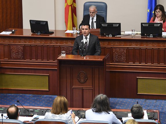 Le Parlement macédonien a adopté un amendement constitutionnel entérinant le changement de nom du pays en vertu d'un accord conclu en juin avec la Grèce (archives). © KEYSTONE/EPA/GEORGI LICOVSKI