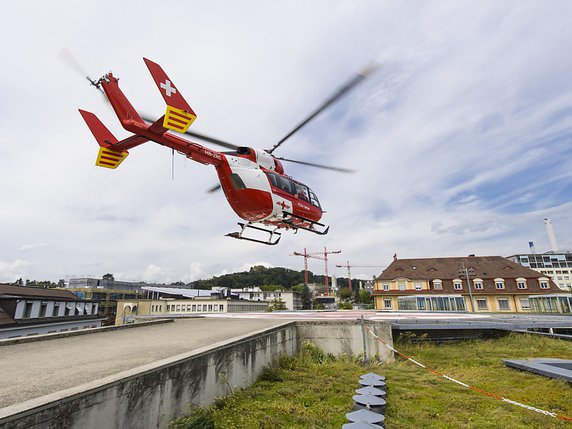 L'accident a nécessité l'intervention d'un hélicoptère de la Rega pour évacuer la passagère blessée (archives). © KEYSTONE/JEAN-CHRISTOPHE BOTT
