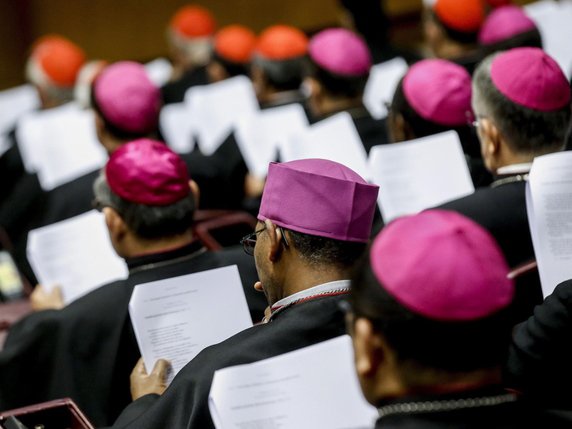 Près de 270 prélats de tous les continents ont achevé samedi un synode d'un mois consacré aux jeunes. © KEYSTONE/EPA ANSA/FABIO FRUSTACI