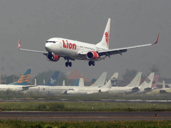 Un vol intérieur de la compagnie aérienne indonésienne à bas coût Lion Air a disparu lundi des radars peu après son décollage de l'aéroport de Jakarta, a annoncé un responsable de l'autorité de l'aviation civile indonésienne (archives). © KEYSTONE/AP/Trisnadi