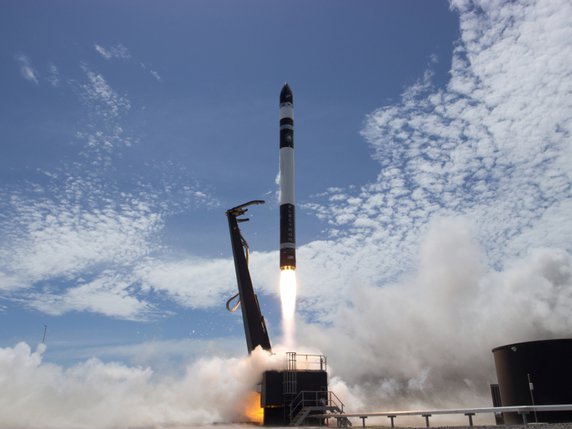 Rocket Lab lance ses fusées de Mahia, en Nouvelle-Zélande, car il y a moins d'avions qui encombrent le ciel (archives). © KEYSTONE/AP Rocket Lab