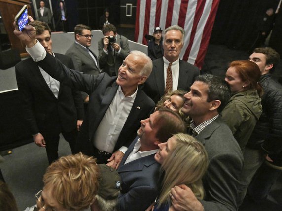L'ancien vice-président américain Joe Biden reste très populaire parmi l'électorat démocrate (ici lors d'une campagne en Pennsylvanie pour les élections de mi-mandat). © KEYSTONE/AP The Times-Tribune/BUTCH COMEGYS
