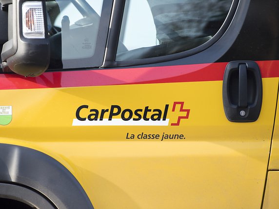 CarPostal va continuer de rouler quatre ans de plus en France à Salon-de-Provence. © KEYSTONE/ANTHONY ANEX