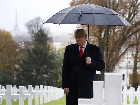 Le président américain Donald Trump a fait l'impasse sur le Forum pour la paix. Il s'est rendu à la place au cimetière américain de Suresnes. © KEYSTONE/AP/JACQUELYN MARTIN
