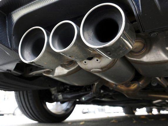 Les immatriculations de voitures diesel ont marqué le pas en octobre. Leur nombre a chuté de plus de 27% pendant le mois sous revue (archives). © KEYSTONE/AP/MICHAEL SOHN
