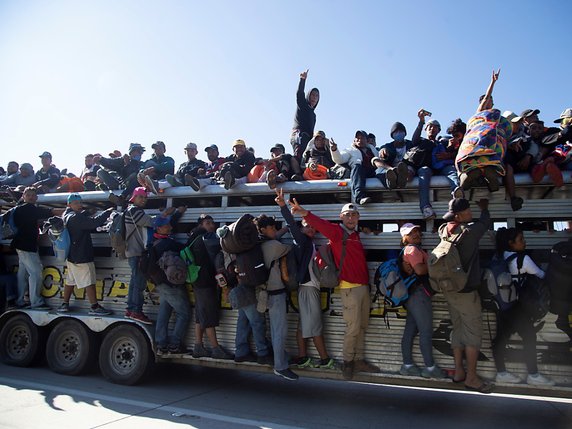 Les autorités du Jalisco ont mis à disposition des migrants des bus pour les conduire jusqu'à la limite de l'Etat de Nayarit. © KEYSTONE/EPA EFE/FRANCISCO GUASCO