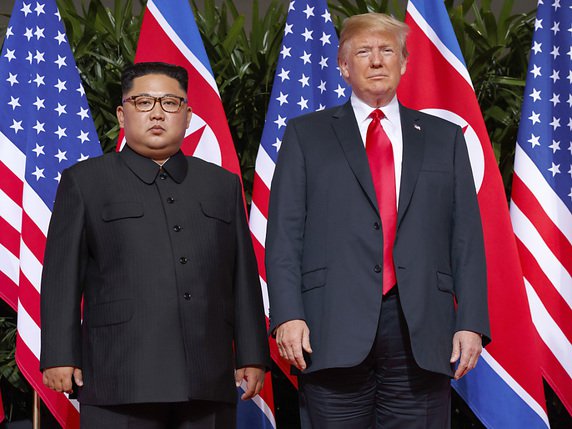 Le président américain et le leader nord-coréen avaient tenu un sommet historique à Singapour cette année (archives). © KEYSTONE/AP/EVAN VUCCI