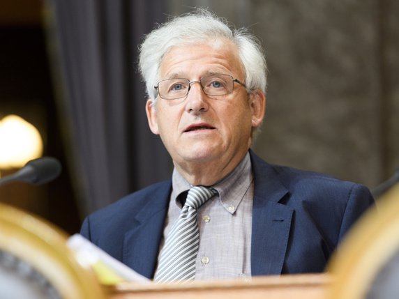 L'ancien maire de Bienne Hans Stöckli pourrait présider le Conseil des Etats en 2020 à la place de la Vaudoise Géraldine Savary. © Keystone/ANTHONY ANEX