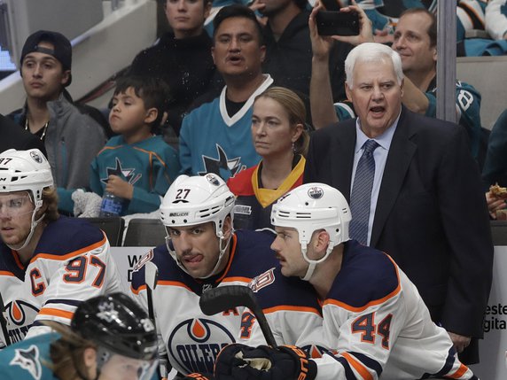 Scenario à suspense avec un dénouement heureux pour Ken Hitchcock, le nouveau coach d'Edmonton © KEYSTONE/AP/JEFF CHIU