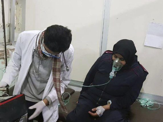 Le directeur des services de santé d'Alep, Ziad Hajj Taha, a fait état de 50 cas de suffocation alors qu'il était interrogé par la télévision étatique syrienne. © KEYSTONE/AP SANA