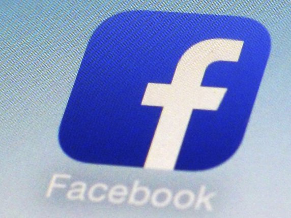 Facebook est depuis plusieurs mois dans le viseur de la commission britannique sur le numérique (archives). © KEYSTONE/AP/PATRICK SISON
