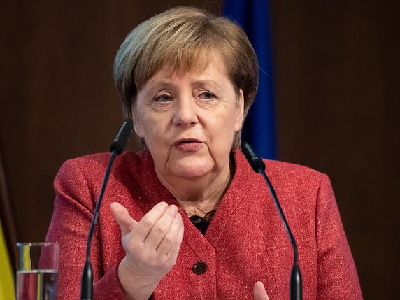 Lors d'un forum économique germano-ukrainien jeudi à Berlin, Angela Merkel a appelé Kiev à la retenue. © KEYSTONE/EPA/HAYOUNG JEON