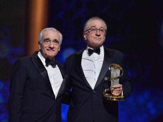 Robert De Niro, à droite sur le cliché, a reçu l'étoile d'or du festival de Marrakech des mains de Martin Scorsese. © KEYSTONE/EPA/JALAL MORCHIDI