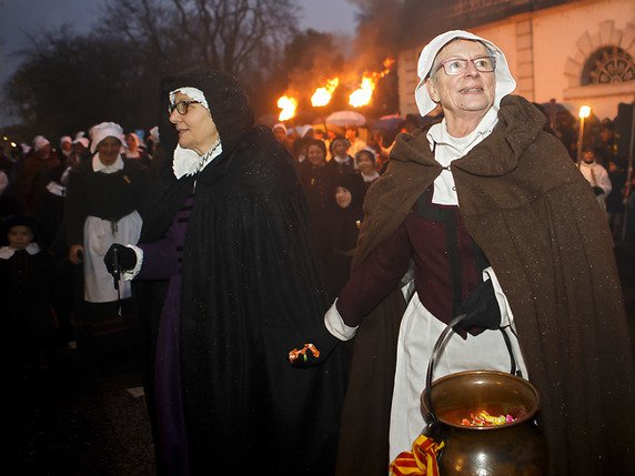 Quelque 800 figurants en costumes d'époque ont parcouru les rues de Genève. © KEYSTONE/SALVATORE DI NOLFI