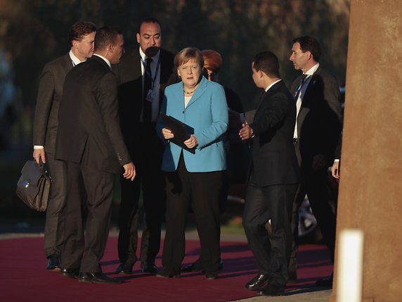 La chancelière allemande Angela Merkel a dénoncé à Marrakech ceux qui lancent des "canulars" sur le Pacte mondial des migrations. © KEYSTONE/AP/MOSA'AB ELSHAMY