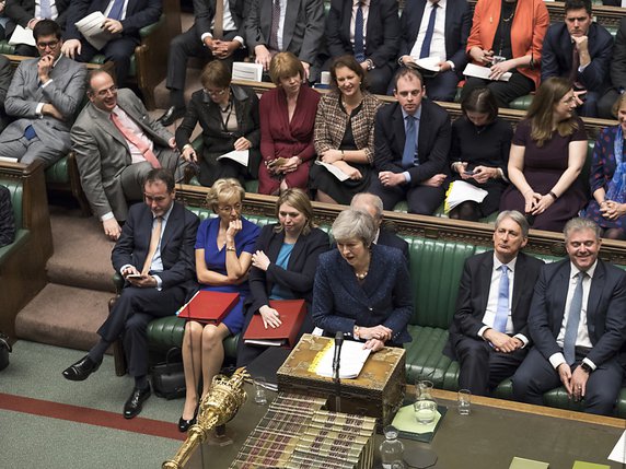 Theresa May s'est dite prête à "mener (sa) mission à bien" lors des questions à la Chambre des communes. © KEYSTONE/AP UK Parliament/MARK DUFFY