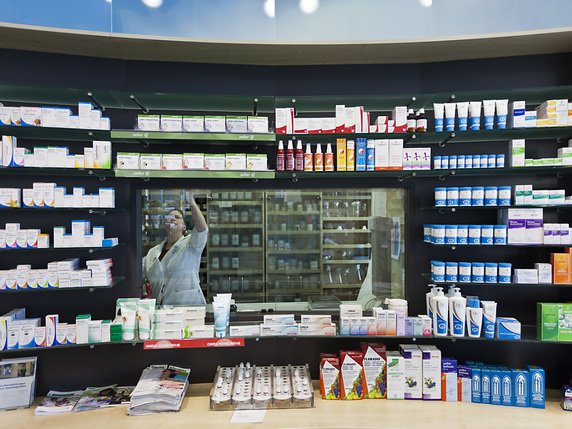 Plus d'une pharmacie sur cinq n'affiche pas correctement tous les prix des médicaments (Archives). © KEYSTONE/GAETAN BALLY