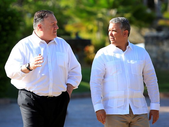 Le secrétaire d'Etat des Etats-Unis, Mike Pompeo (à gauche) et le président de Colombie, Ivan Duque, ont convenu mercredi d'unir leurs efforts pour isoler diplomatiquement le gouvernement du président Nicolas Maduro au Venezuela. © KEYSTONE/EPA EFE/RICARDO MALDONADO ROZO