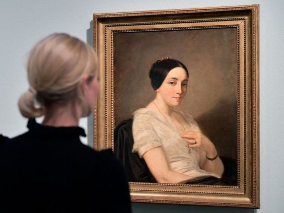 Les propriétaires légitimes du "Portrait de jeune femme assise" du peintre français Thomas Couture (1815-1879) ont pu être identifiés grâce à un trou dans le tableau (archives). © Keystone/EPA/SASCHA STEINBACH