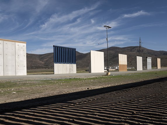 Différents modèles de mur ont été proposés (archives). © KEYSTONE/AP/DANIEL OCHOA DE OLZA
