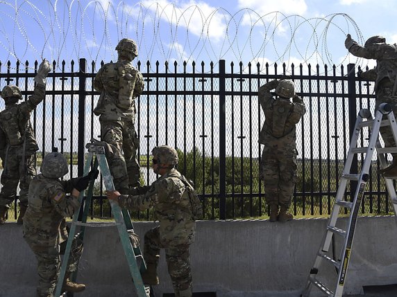 Des soldats américains ont été déployés à la frontière avec le Mexique (archives). © KEYSTONE/EPA US AIR FORCE/DANIEL HERNANDEZ / US AIR FORCE HANDOUT