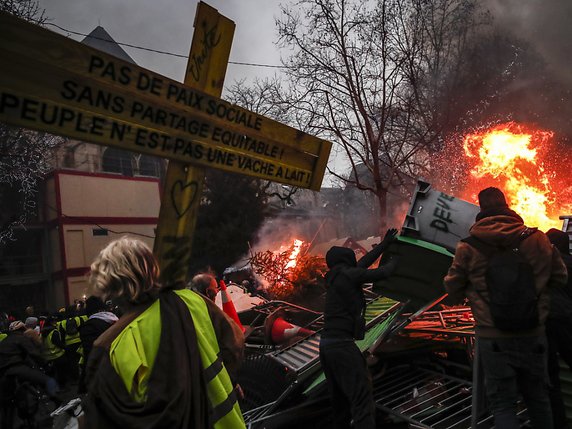 Paris et Bourges pourraient être les épicentres des manifestations de ce samedi (archives). © KEYSTONE/EPA/IAN LANGSDON
