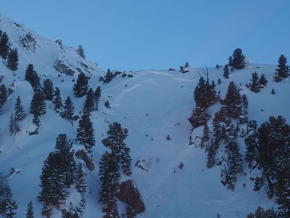 Une Suédoise de 20 ans a perdu la vie mardi dans une avalanche au-dessus de Haute-Nendaz. La police a lancé un appel à la prudence aux skieurs hors-piste. © Police VS