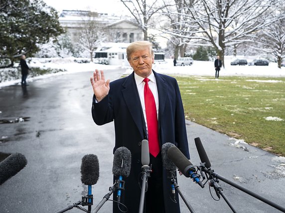 Donald Trump avait déjà annoncé il y a une semaine qu'il ne ferait pas le déplacement à Davos en raison du shutdown. Jeudi, il a aussi annulé la venue d'une délégation américaine dans les Grisons. © KEYSTONE/EPA/JIM LO SCALZO