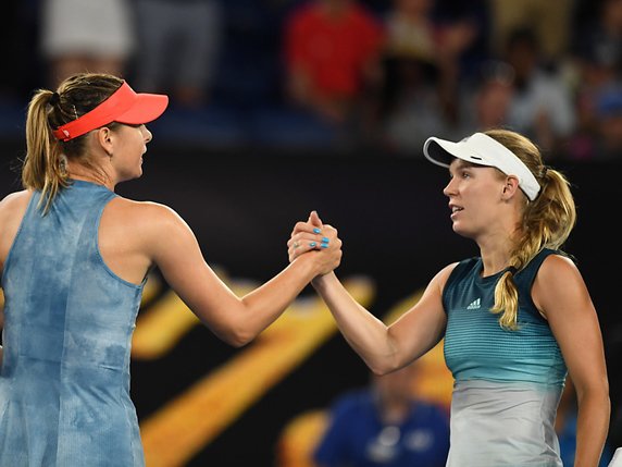 Caroline Wozniacki (à droite): impuissante devant Maria Sharapova. © KEYSTONE/EPA AAP/LUKAS COCH