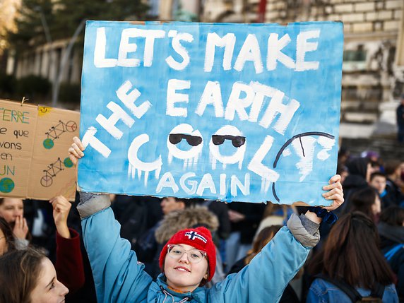 Les jeunes Suisses ont réclamé des mesures politiques urgentes en faveur du climat. © KEYSTONE/VALENTIN FLAURAUD